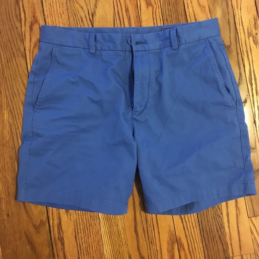 Yes!! Vineyard vine summer shorts! Never worn!